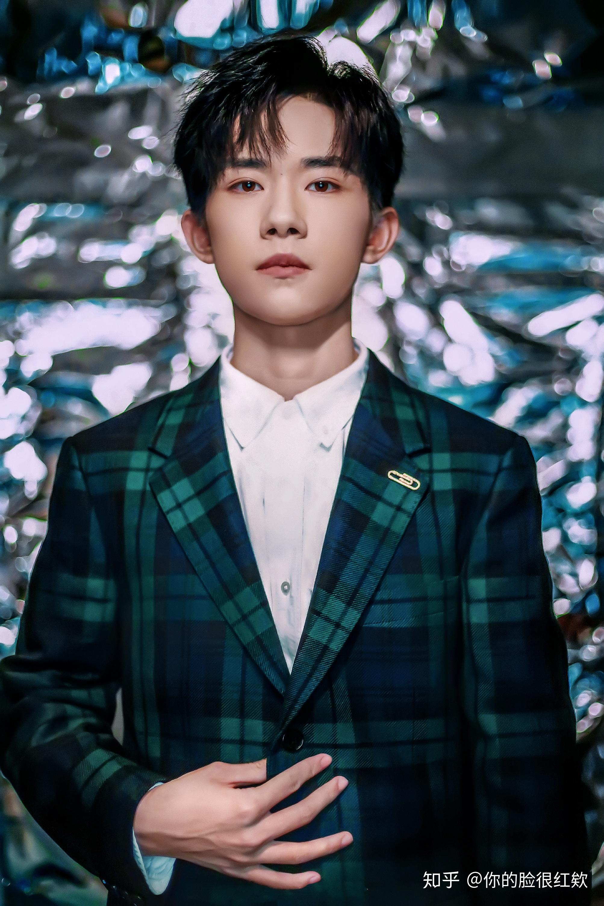 易烊千玺有哪些男友风的照片