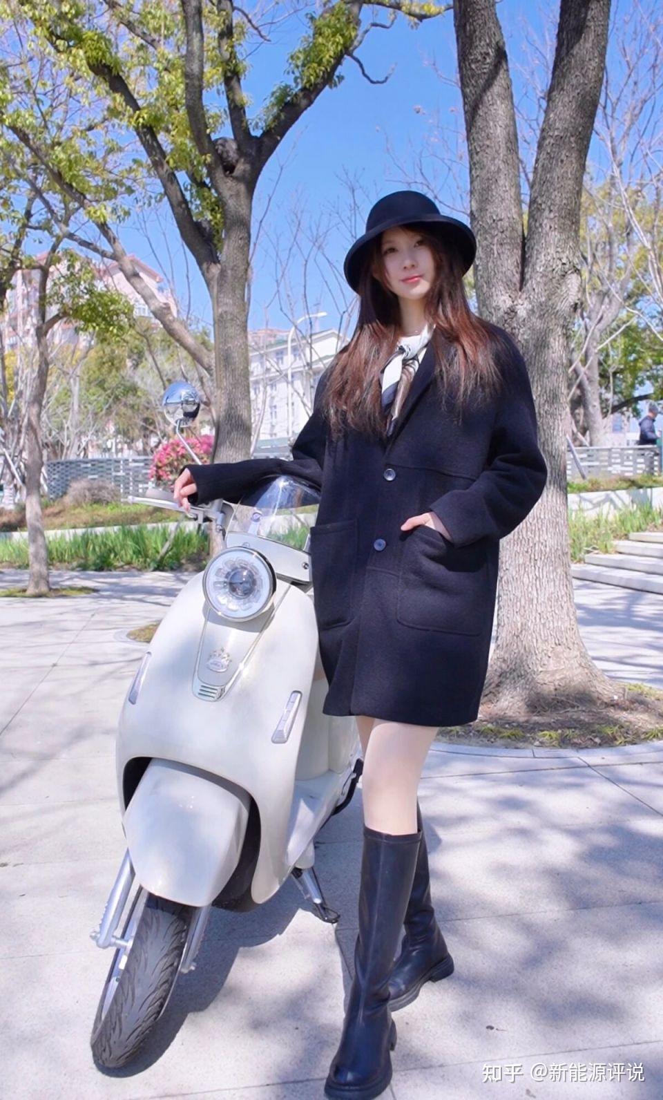 爱玛Q5赫本联名版,优雅出行标杆,都市女性的移动美学座驾