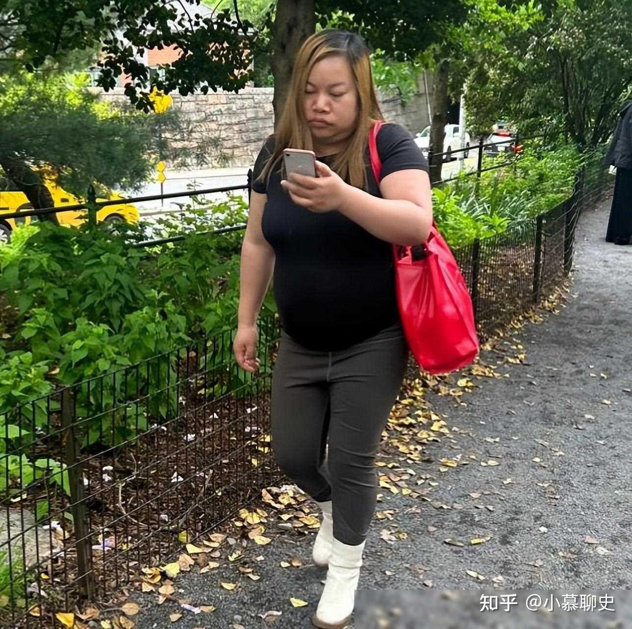 39岁凤姐胖了很多,体态臃肿仍旧单身,开店赚了几百万