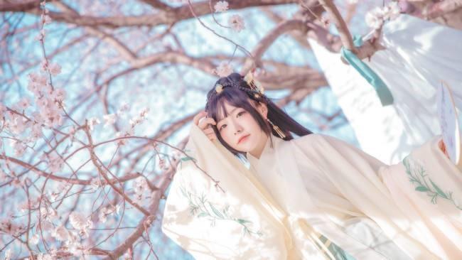 angelababy教你如何正确地在樱花树下凹造型