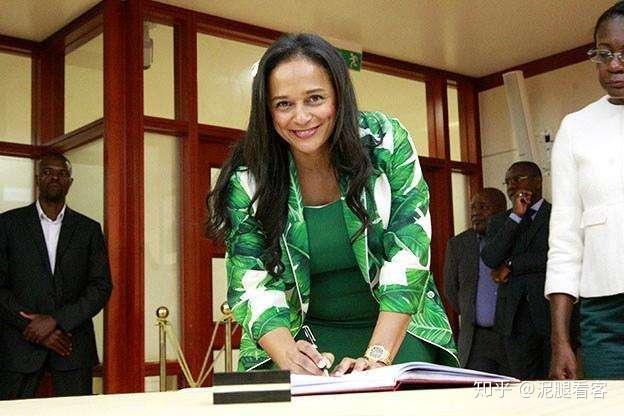 在非洲,卡扎菲曾是一个"呼风唤雨"式的任务,卡扎菲在利比亚执政42年