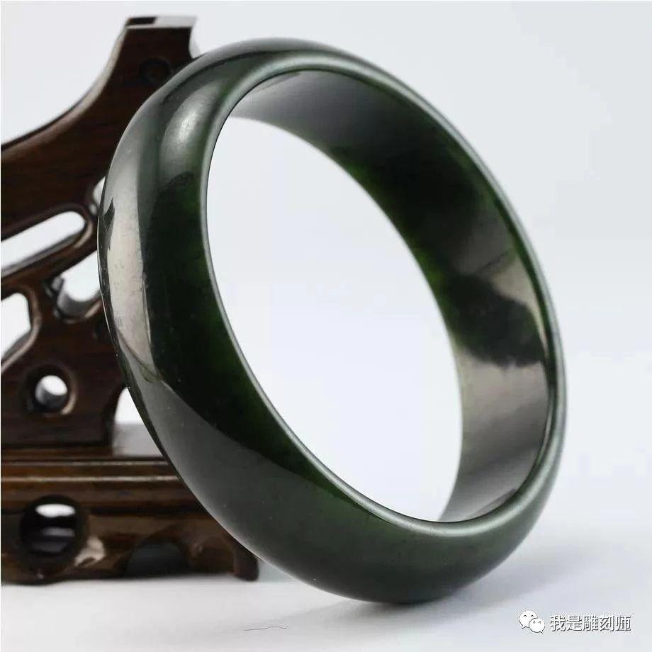 鉴别黑青玉和黑碧玉的最简单的方法