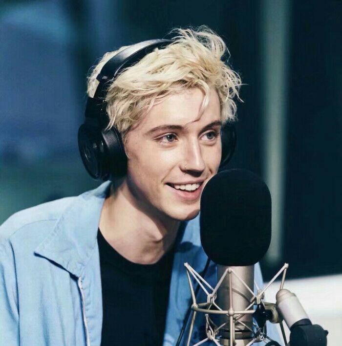 戳爷有哪些适合当头像的照片