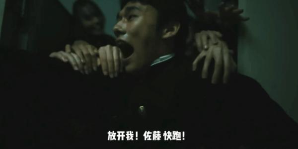 《新集体》荒诞诡异+抽象惊悚,年度“发疯”恐怖片