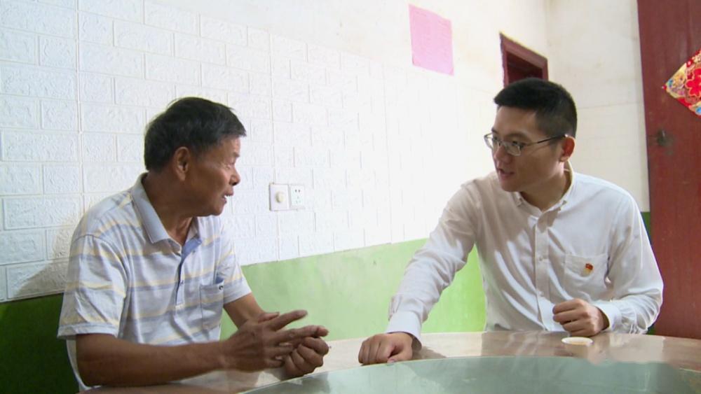 首位"90后"县长莫彩华,从高考状元到中国人民大学博士,成长为全国最