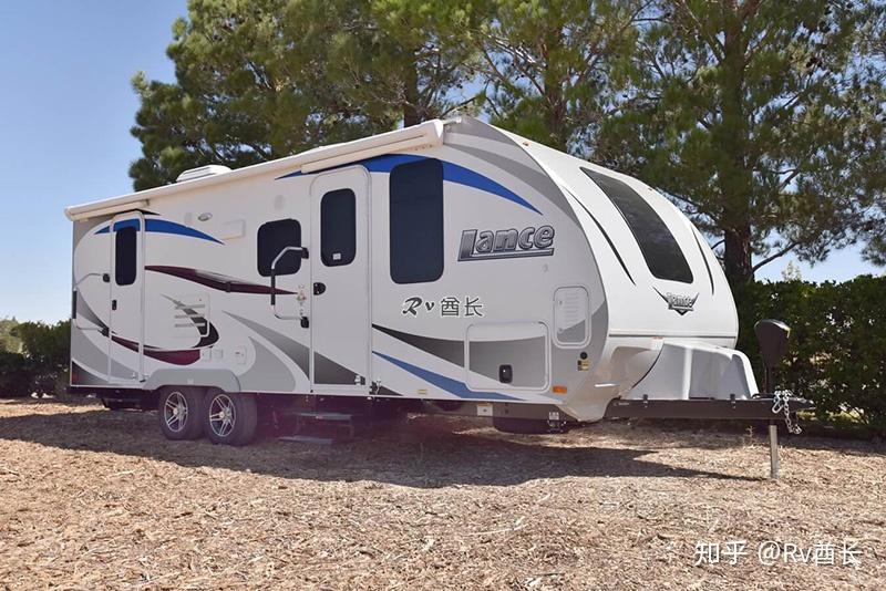 8米以内王者布局:这款lance房车双轴双门,最多可提供7个睡眠位 - 知乎