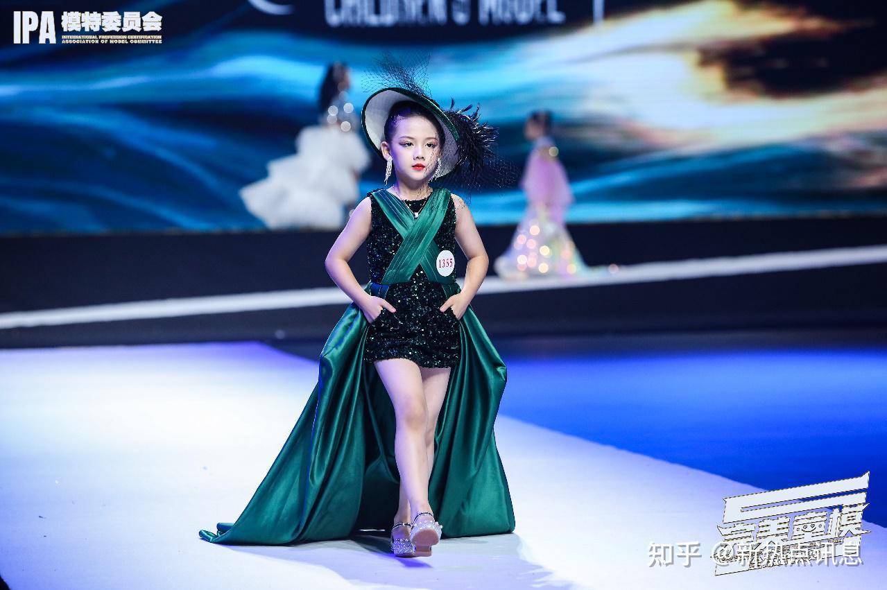 第五季完美童模 形象大使侯诗涵现场走秀回顾 - 知乎