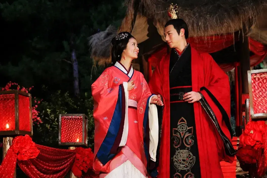 顺势成立了工作室,此后她只啃大女主 ,演了《倾世皇妃》,《秀丽江山》