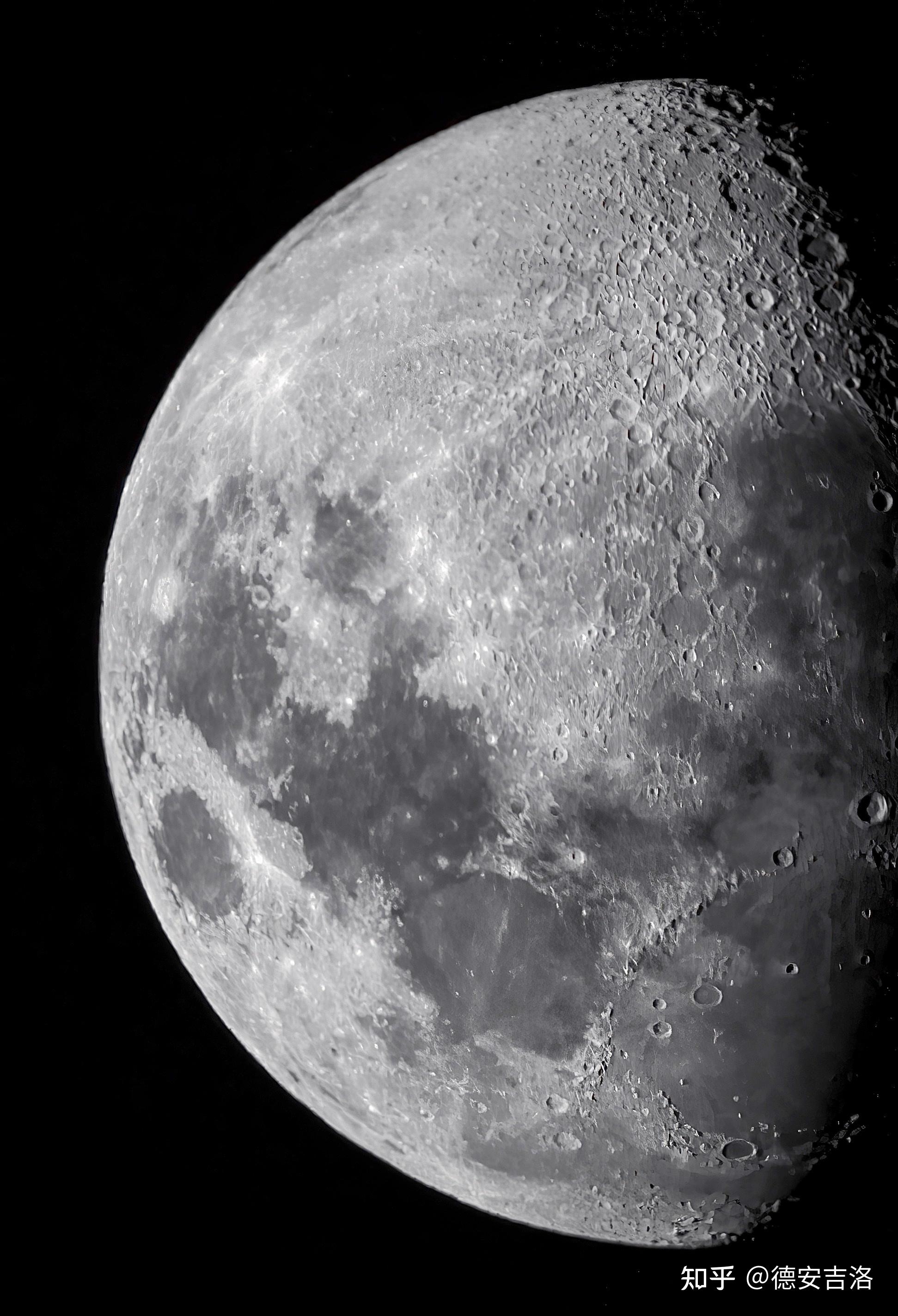 请问这样的月球照片需要拿怎样的镜头来拍