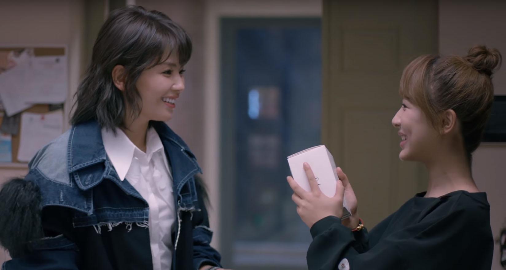 欢乐颂2软广告之五美脸上用的身上戴商品包括曲筱绡小曲的化妆桌安迪