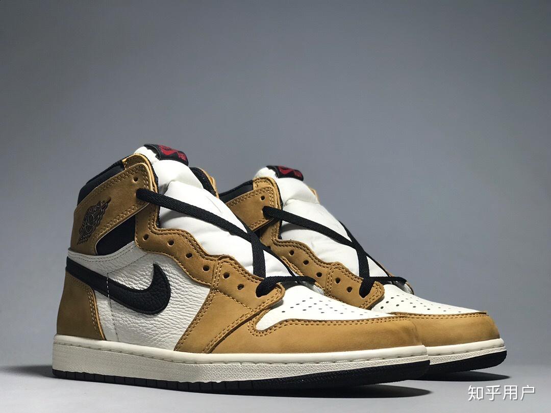 黑色校服配黄色鞋子好看嘛ps黄色鞋子是aj1黄花卉