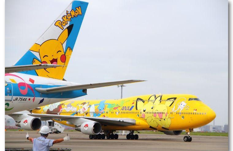 上至天上飞的飞机,下到地上跑的电车bus.