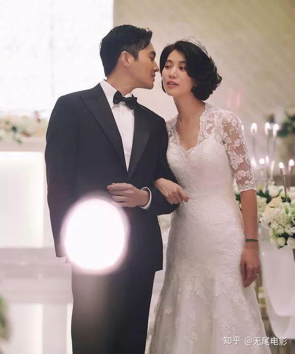 如今的袁咏仪无疑是最幸福的.1991年那一年的港姐冠军是郭蔼明.