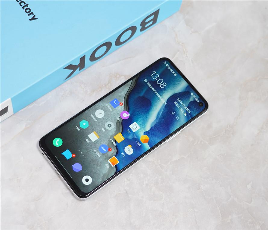 iqoo z1搭载了最新的iqoo ui.