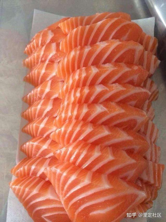 但是虹鳟鱼的销量一直不见好转,因为它肉色不鲜艳,肉质牢,且淡水鱼不