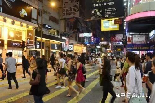 孩子是香港永居,父母能不能跟着拿到香港身份?