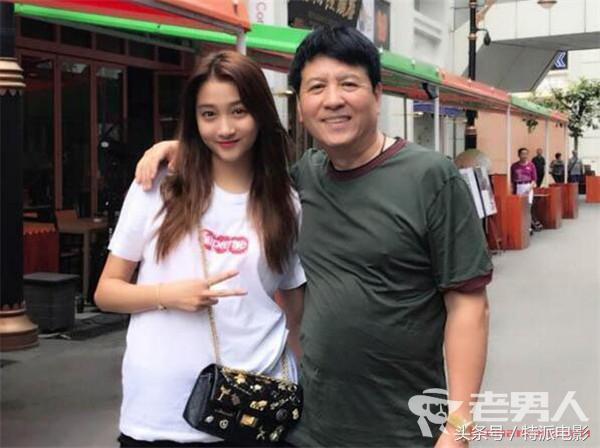 关晓彤个人资料显赫家庭背景遭扒父母是做什么的