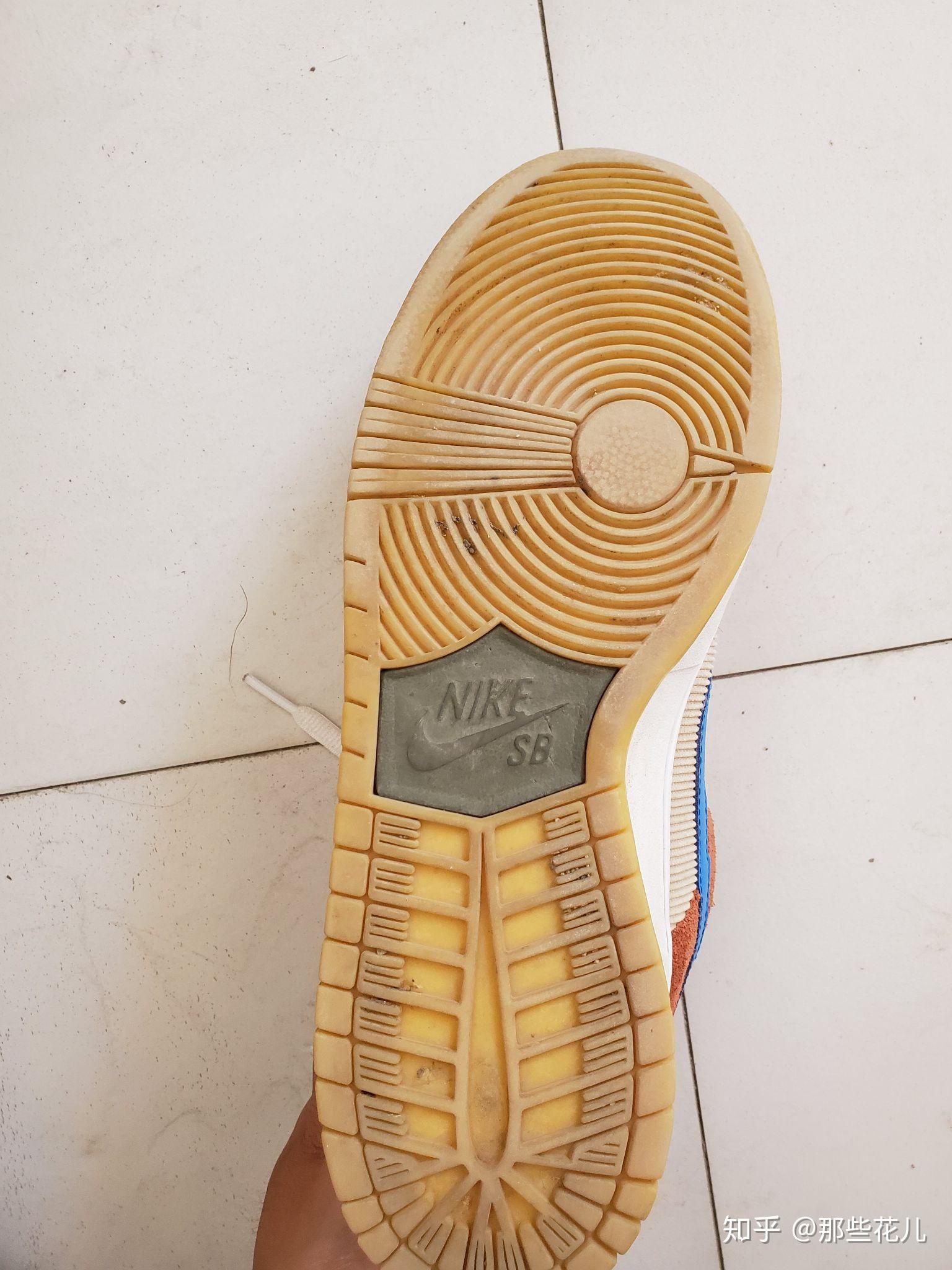 nikezoomdunksb灯芯绒低帮运动板鞋正版鞋底标志是黑色还是白色