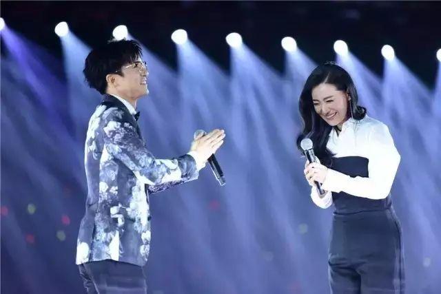 何为德艺双馨 v2-0635bbc406f8c80df49ac62571fbe1d6_r.jpg