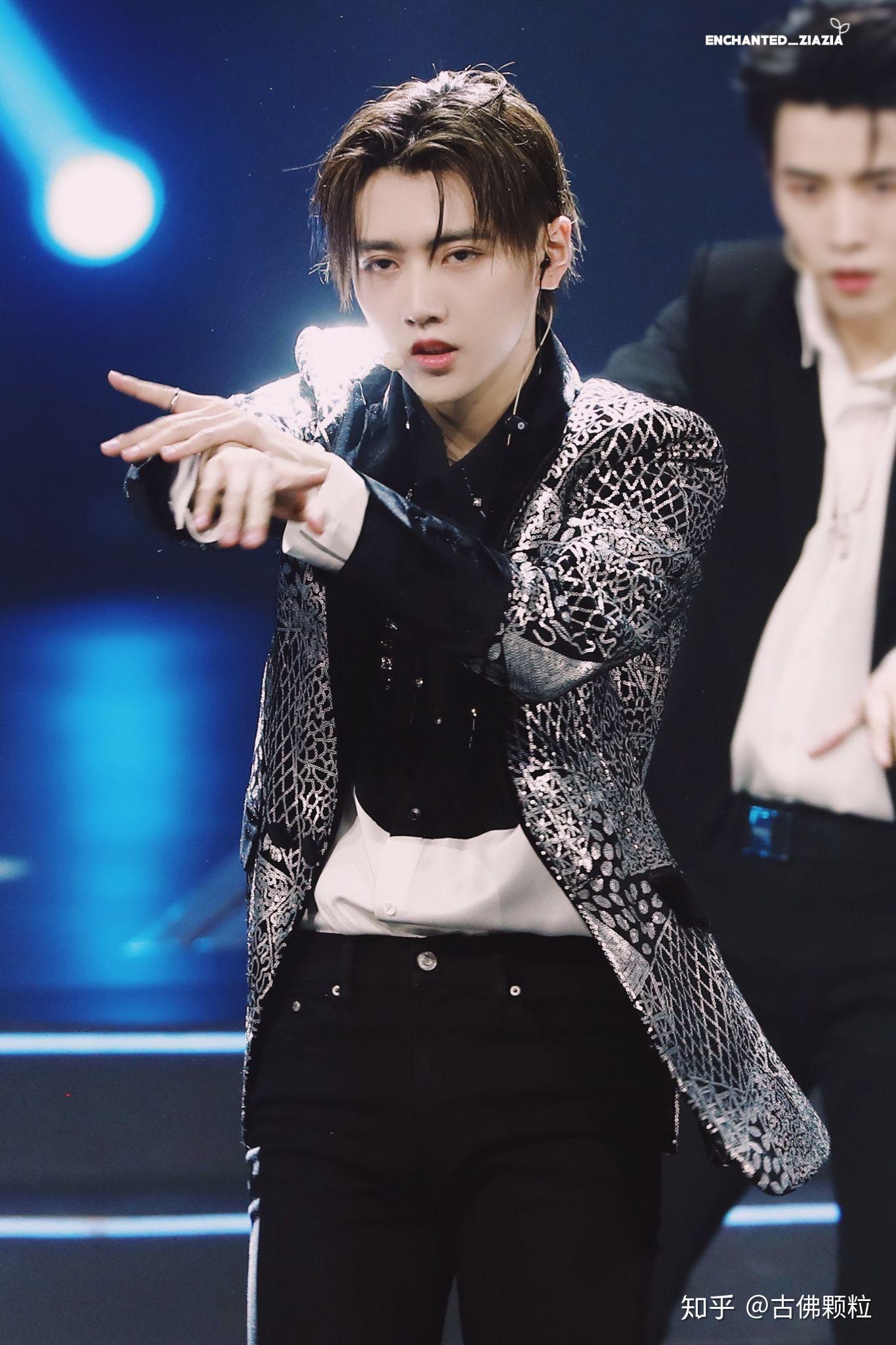 焉栩嘉cosom电子刊送码