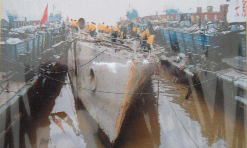 网络查找本文参考华夏经纬网《中山舰打捞工程记实》,打捞图片来源