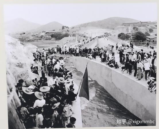 虽然茂名露天矿山在1992年停产,但是全国各地人民对矿山建设的贡献