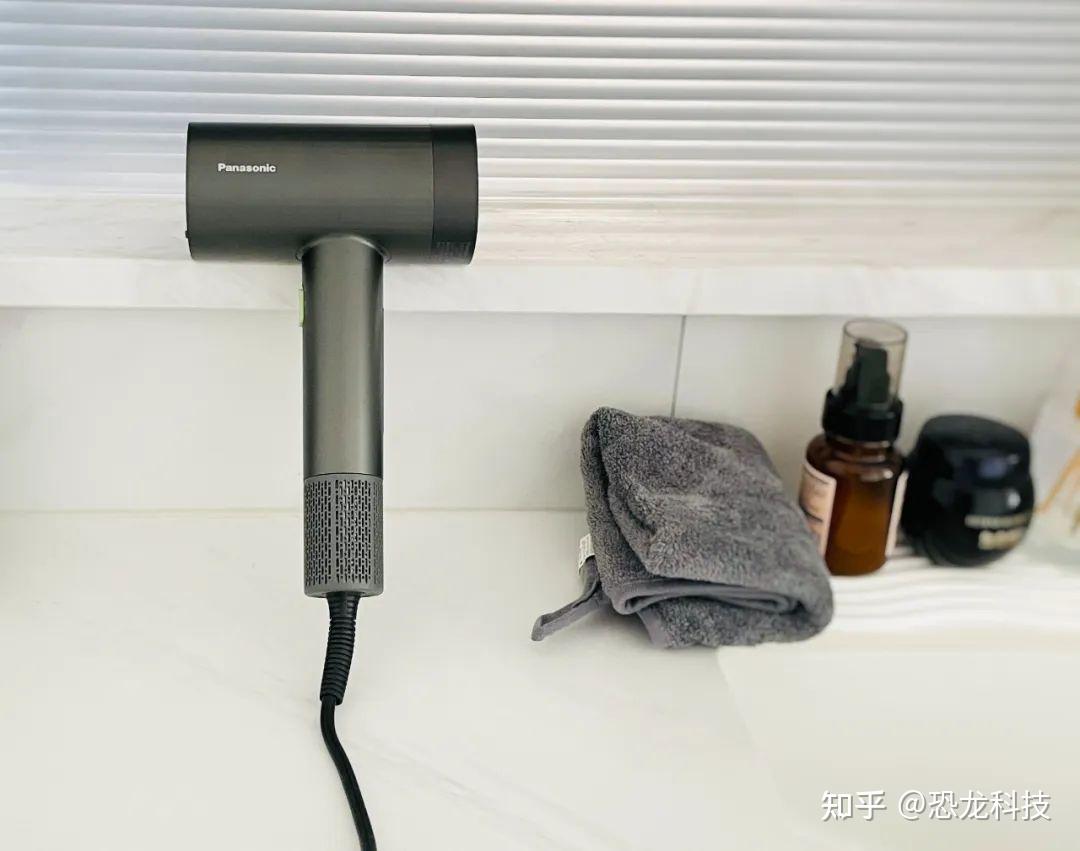 年度电吹风机推荐大盘点大型电吹风机测评松下戴森小适初扉美的等立体