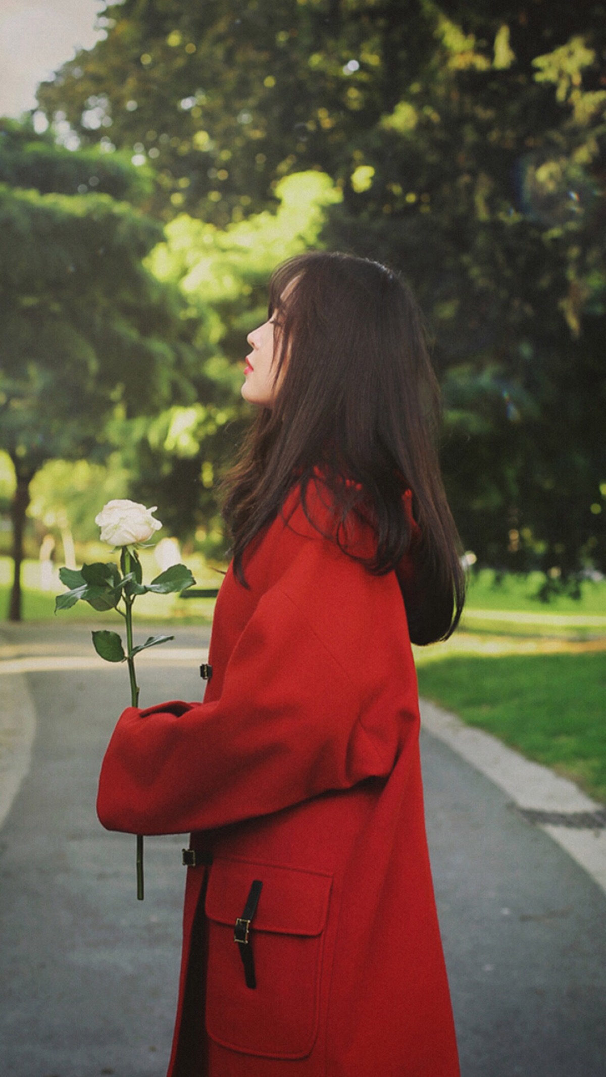 有哪些好看的红衣女孩头像壁纸吗