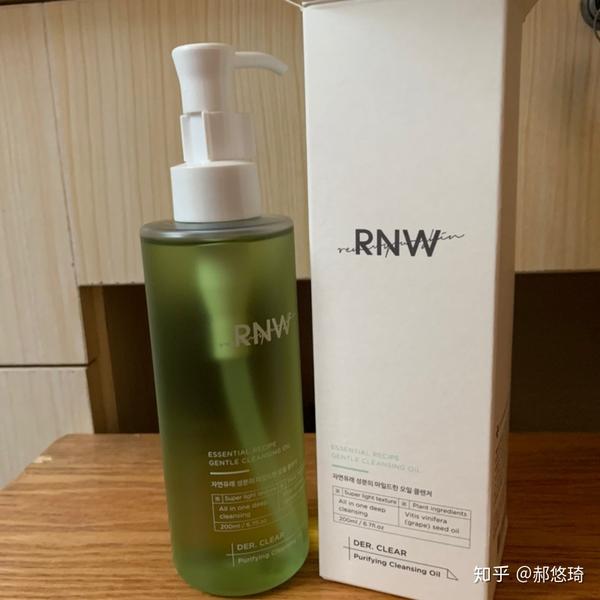 郝悠琦测评rnw如薇卸妆油以后得出了这样的结论