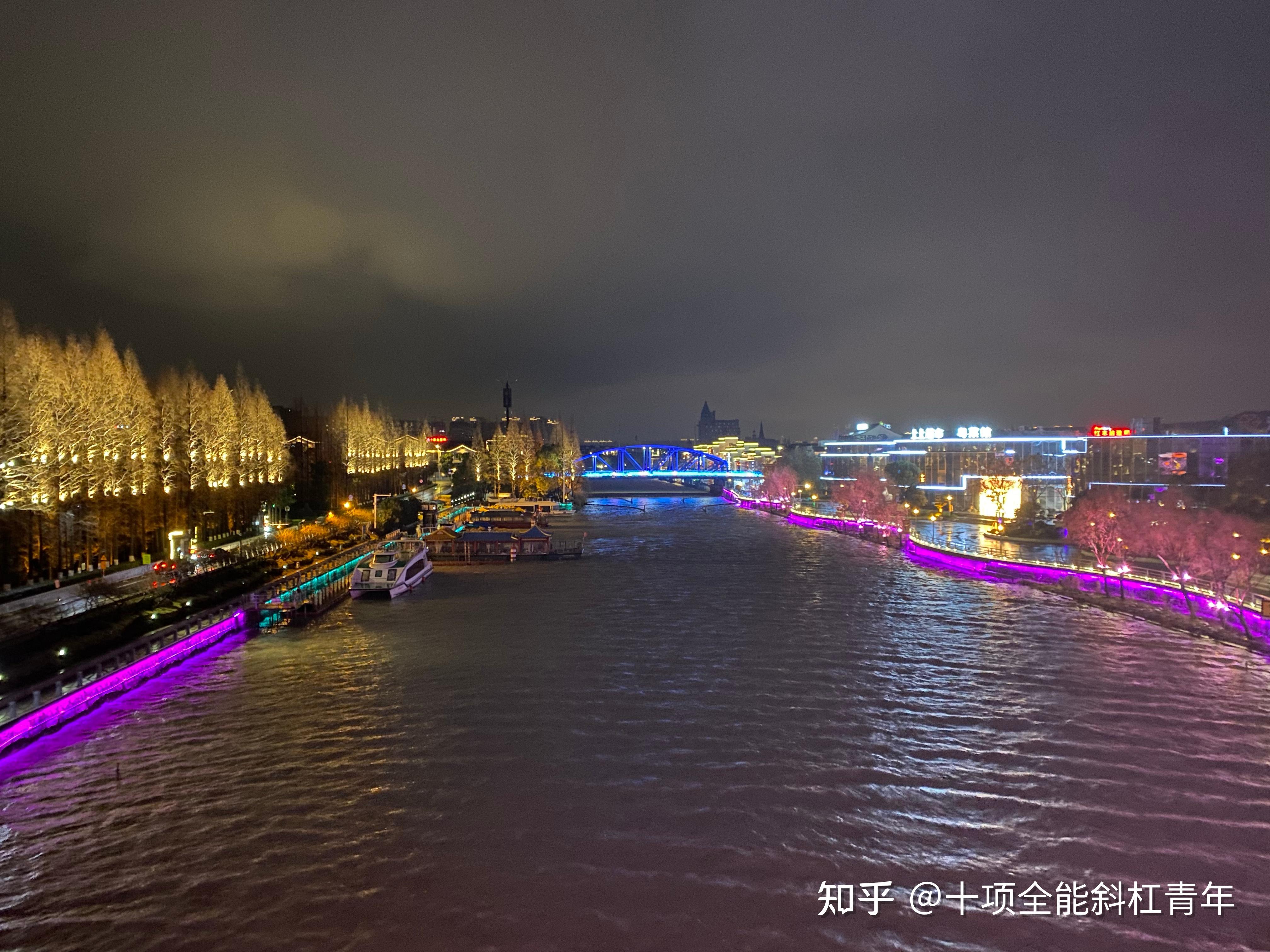 湖州马桶圈夜景图片