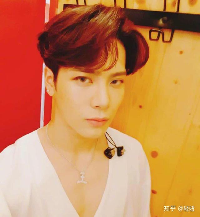 耿直boy王嘉尔2周瘦15斤打造完美男神