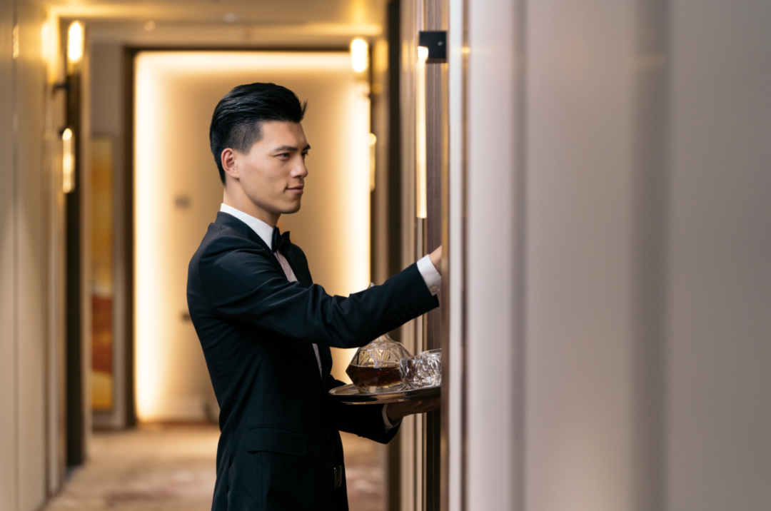 这个故事,令易小迪深思,阳光 100 该如何成为「软件公司」?