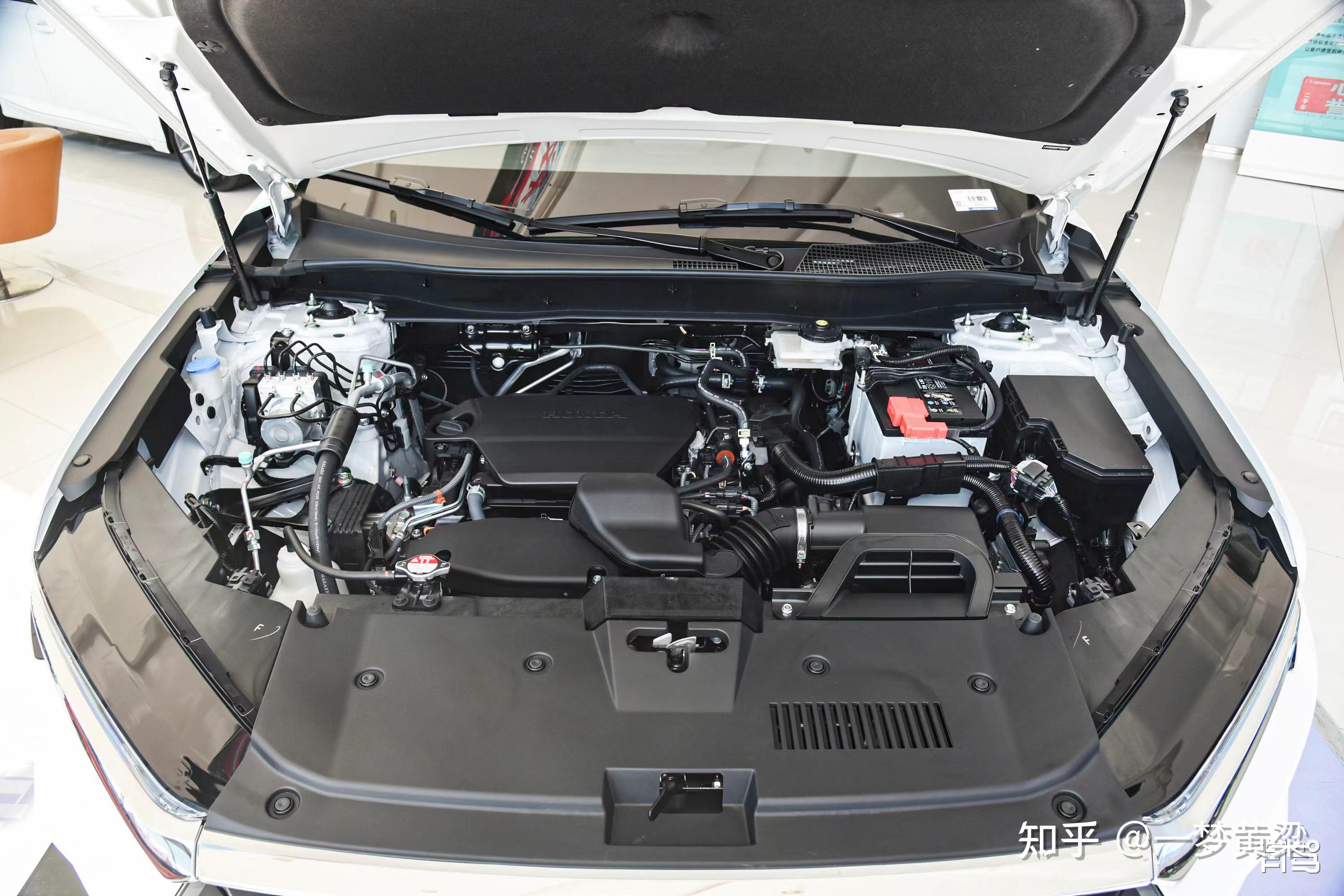 内饰简约实用,动力输出线性,底盘调校偏向运动性,变速箱换挡平顺,智能