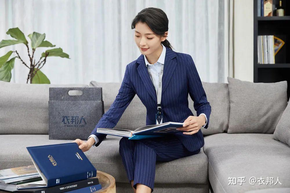 也许站在旁人的角度来看,量体精准这件事,取决于着装顾问的测量精准度
