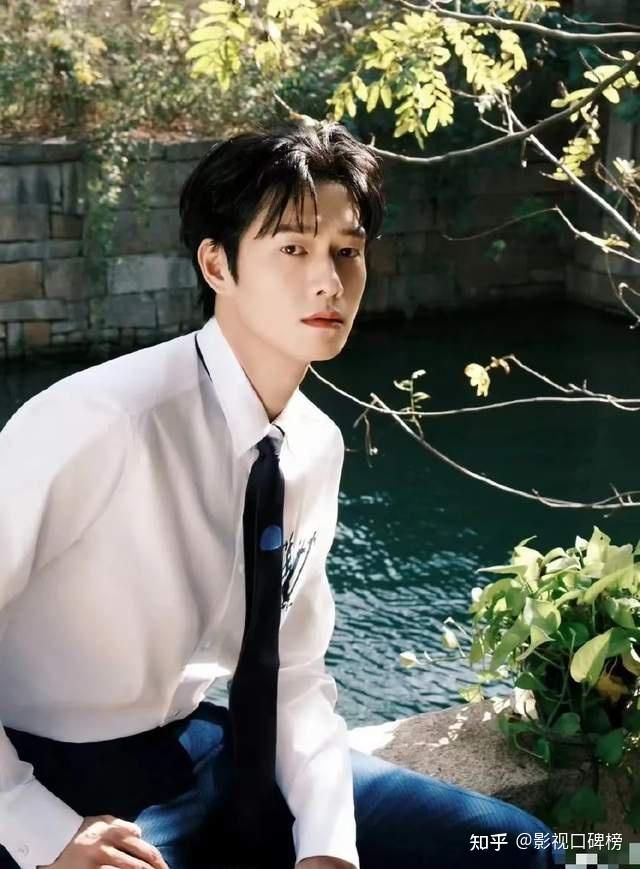 魏大勋迎来35岁生日,和多位女星恋爱,出道多年后爆火,凭什么? - 知乎