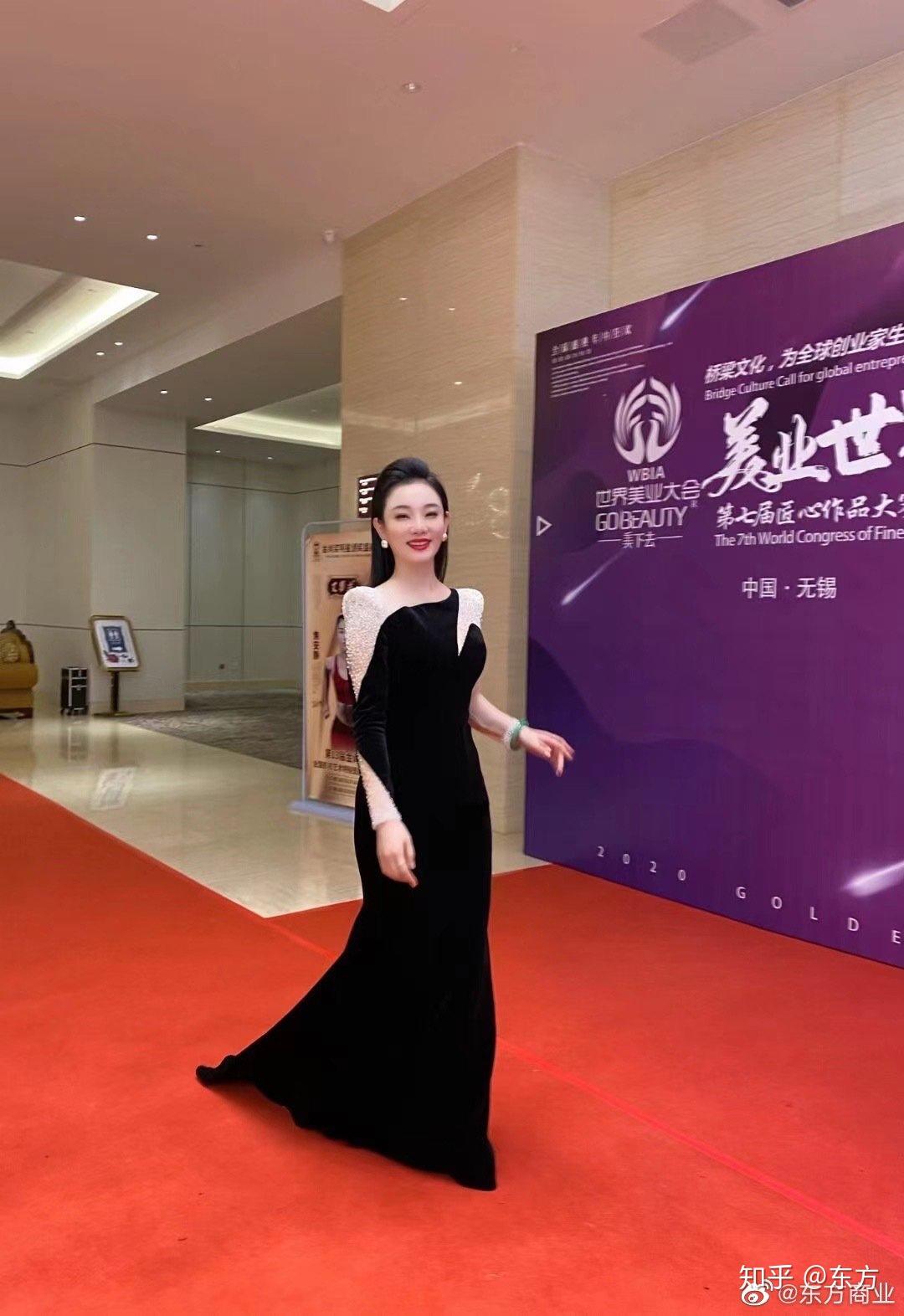 2020亚洲时尚人物大典亚洲杰出女歌手李铭雪获此殊荣为努力拼搏奋斗的