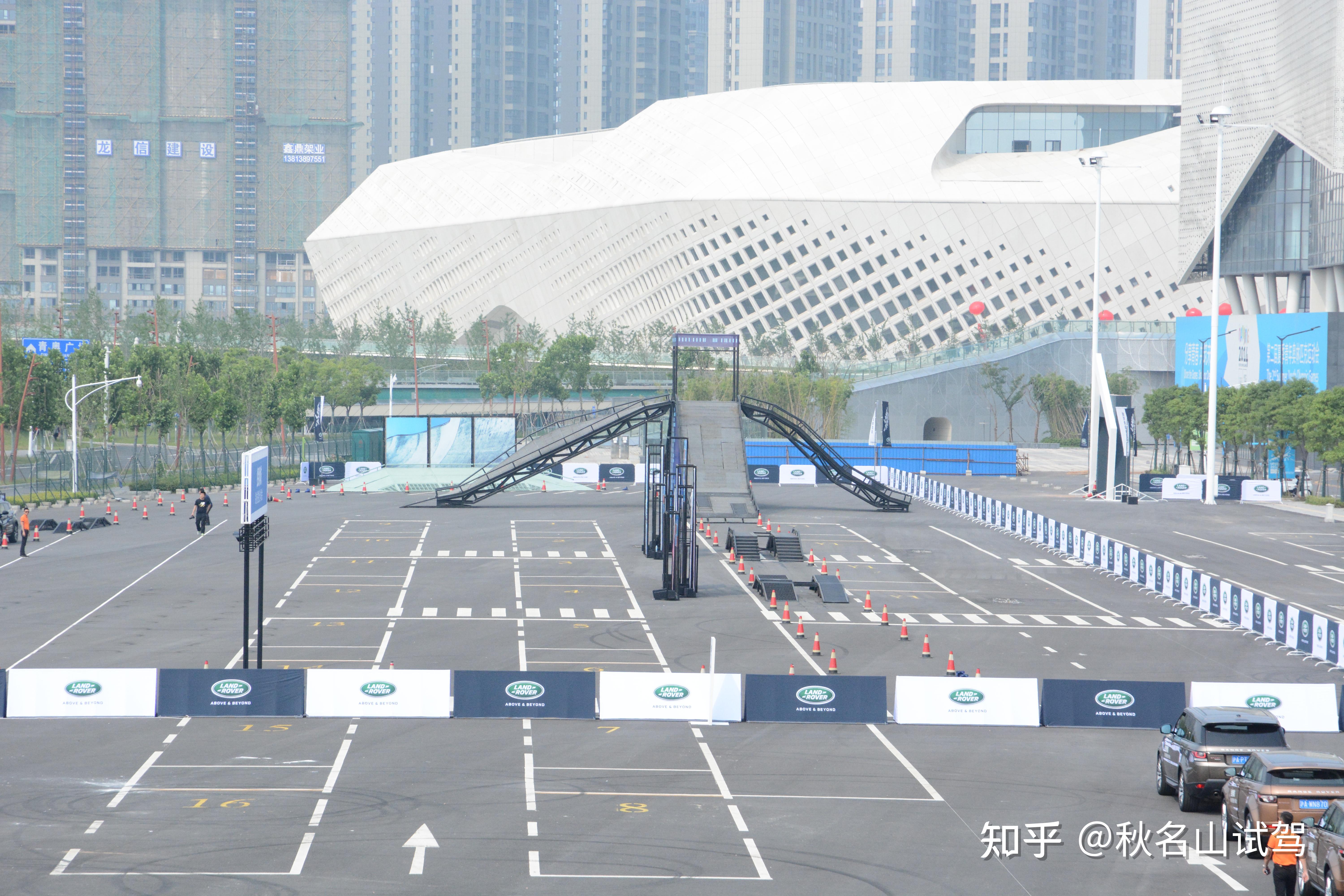 南京汽车试驾活动场地推荐南京青奥试驾场地cbd试驾场地双子塔楼下