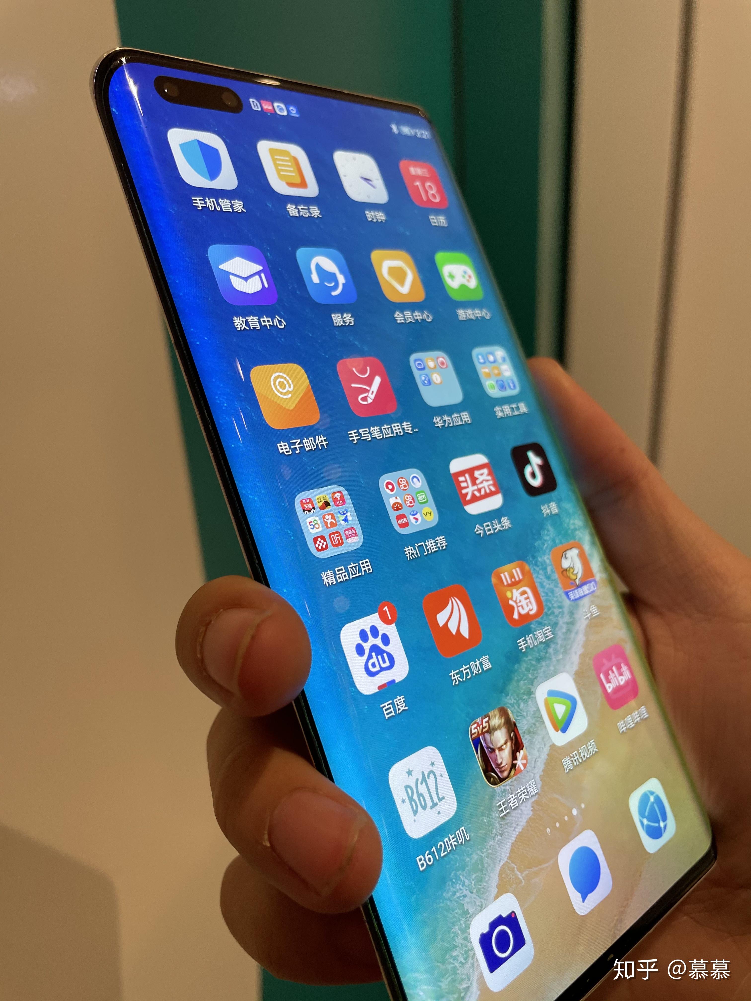 整体感还不错!指纹解锁秒开!弧度饱满不遮挡!