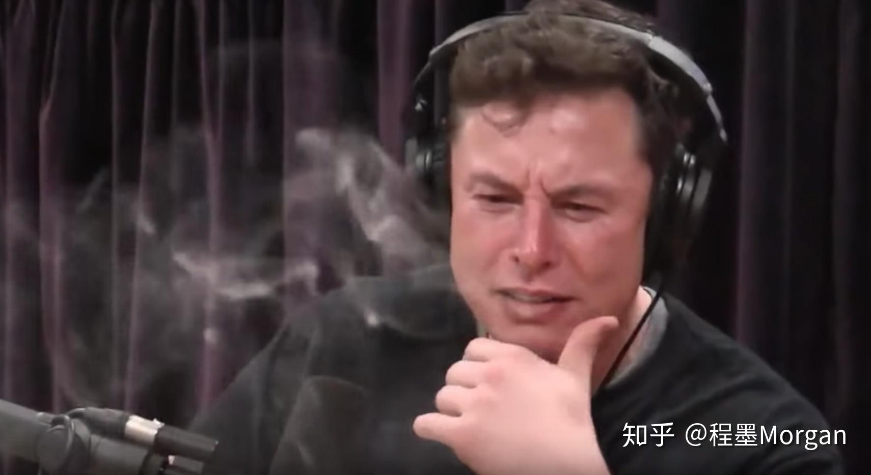 如何看待马斯克网上直播抽大麻,特斯拉股价暴