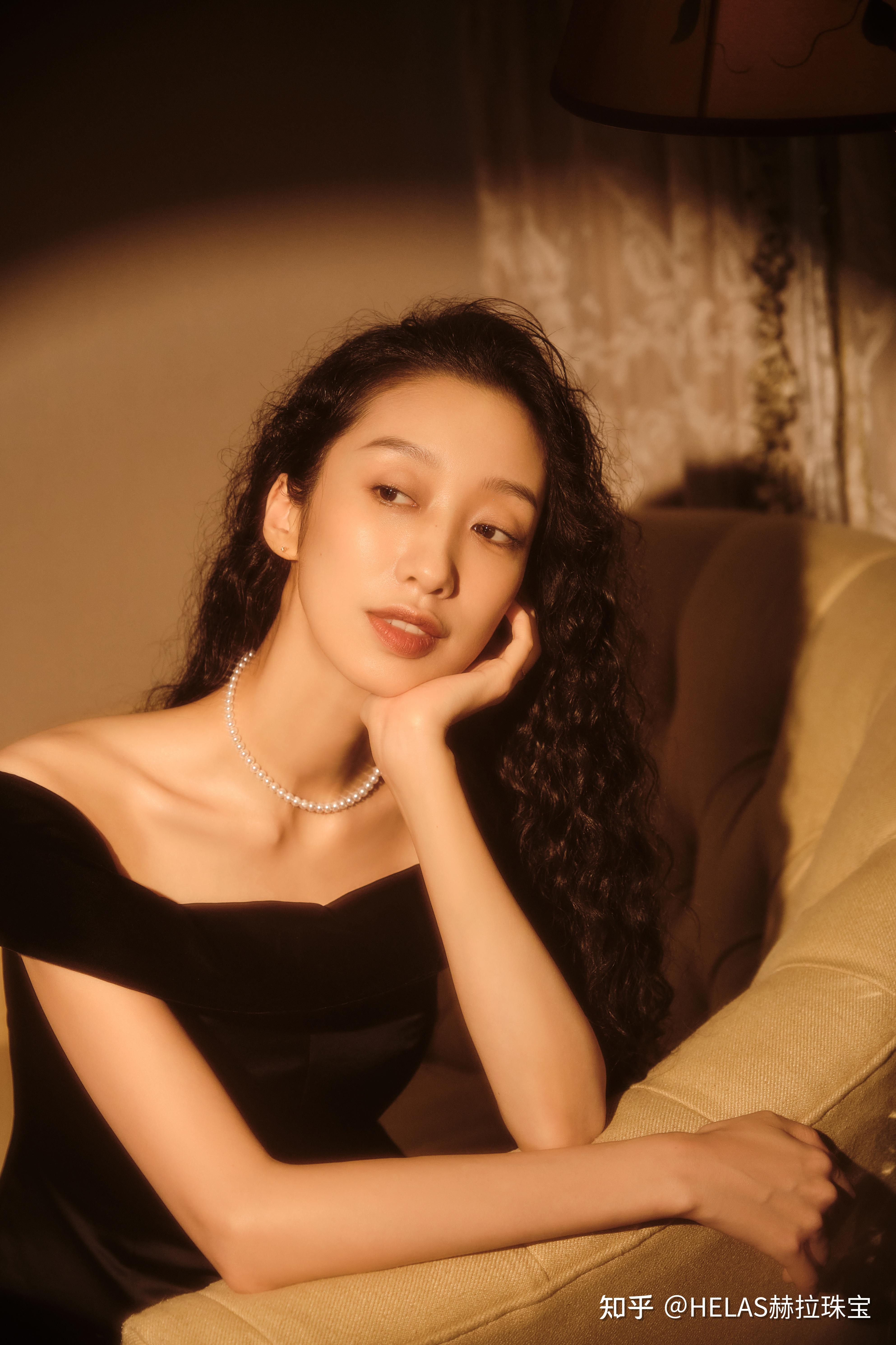 会戴珍珠才时髦普通人也能模仿的女明星珍珠搭配