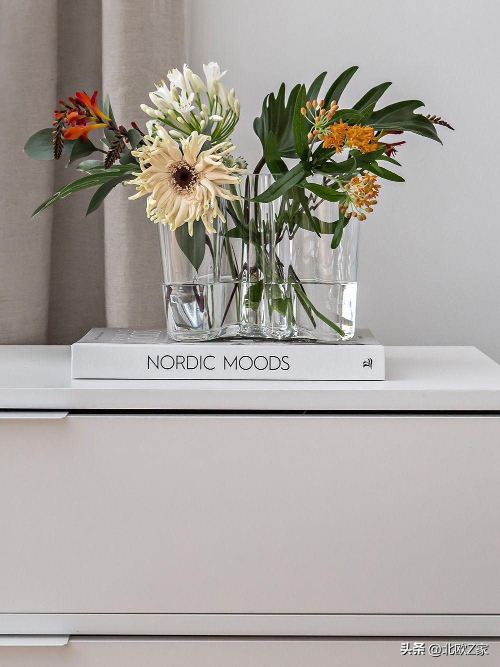 在三个不同的花瓶中放同样的花束 您最喜欢什么 知乎