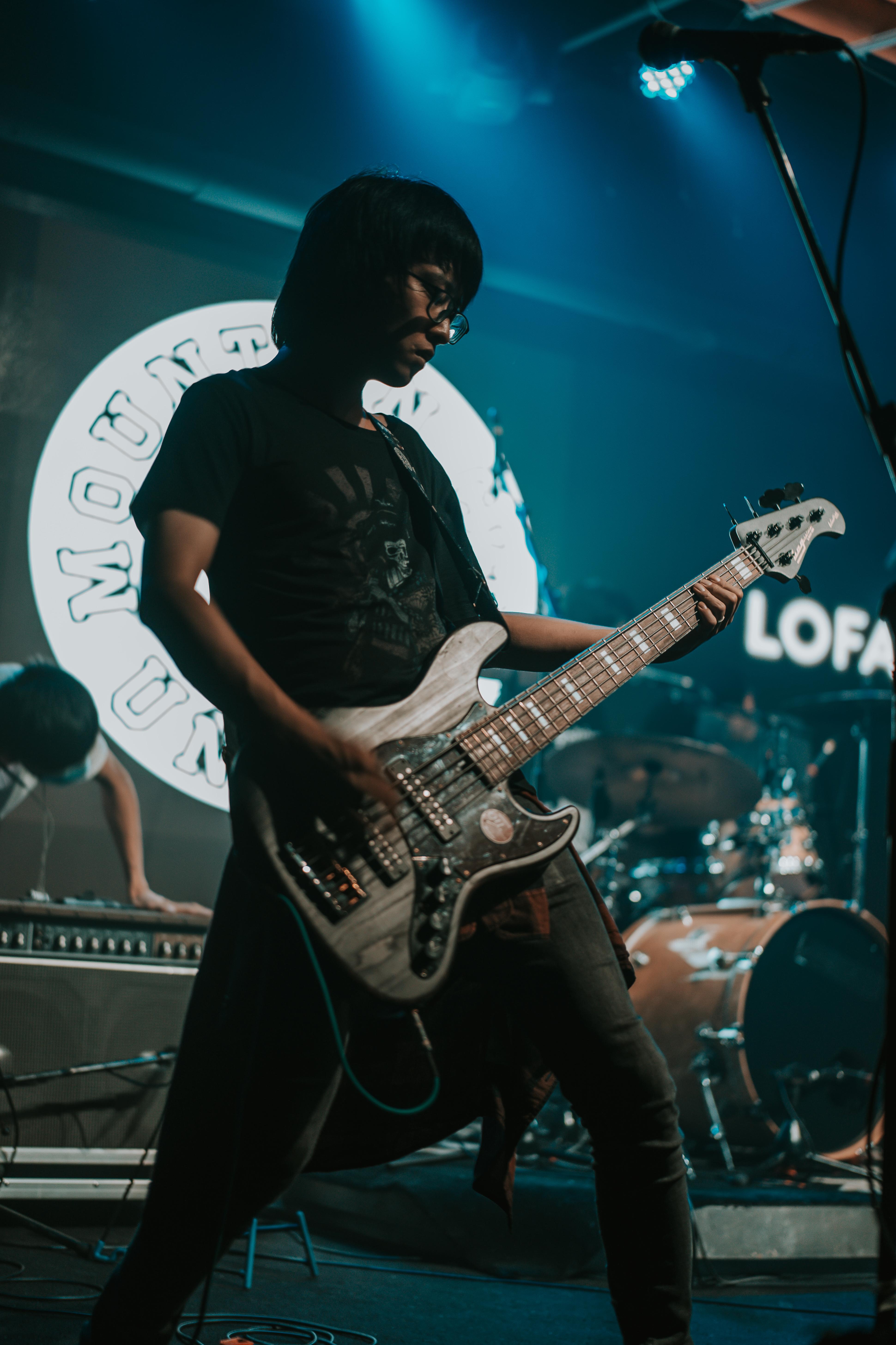 乐队现场弹簧刀乐队演出照