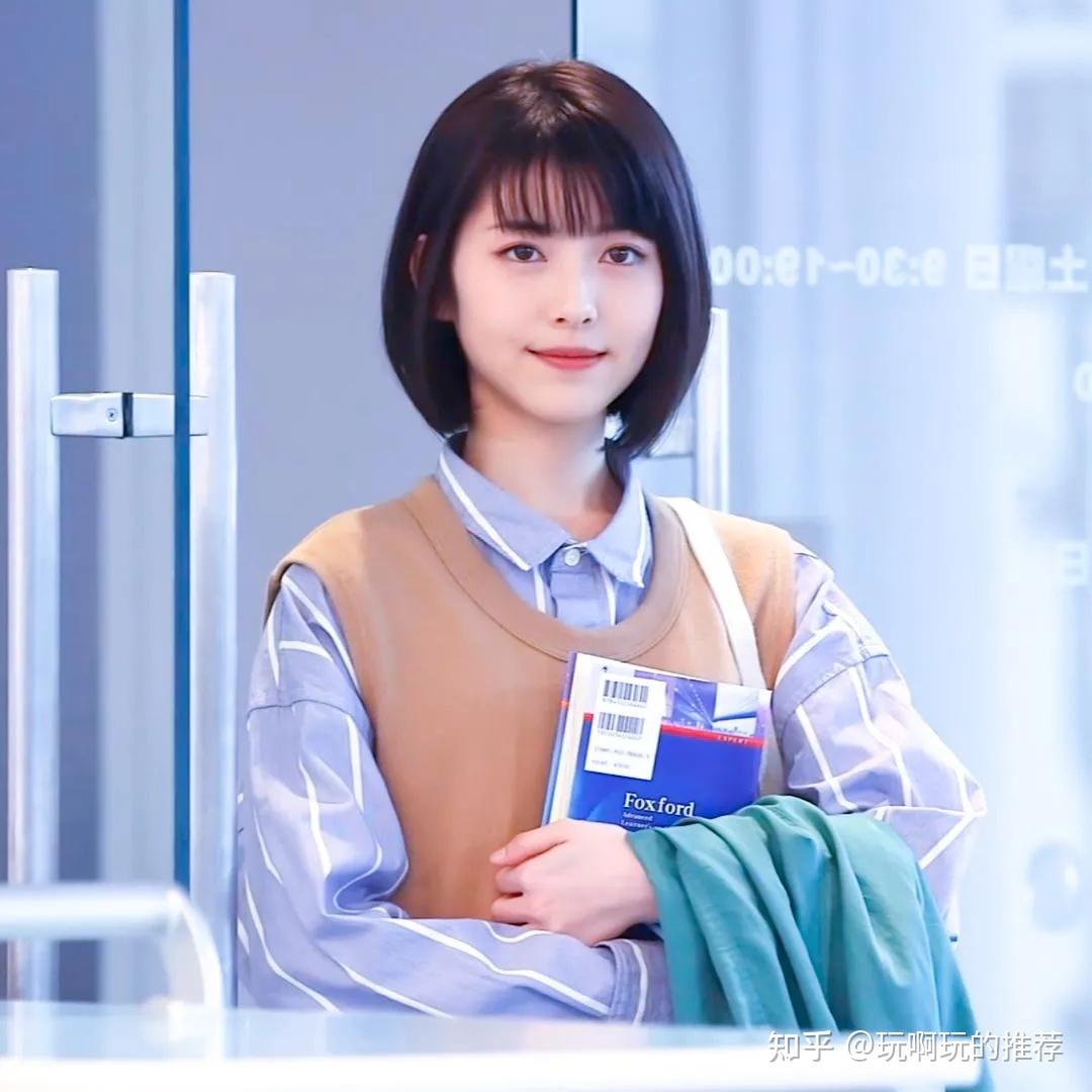 2011年,在第七届东宝灰姑娘大赛中获得新生代奖;同年,主演个人首部