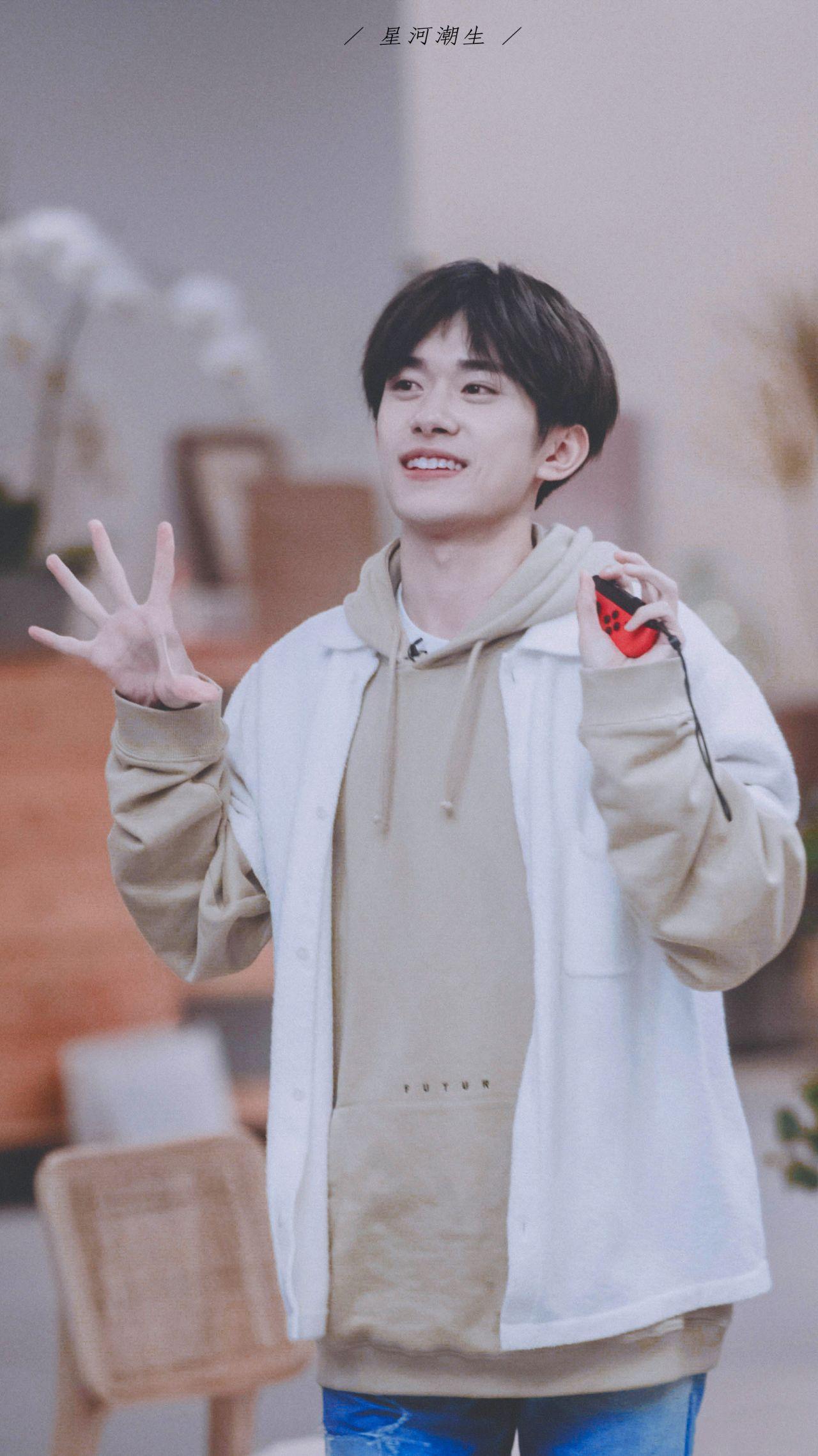 有没有易烊千玺笑起来的壁纸