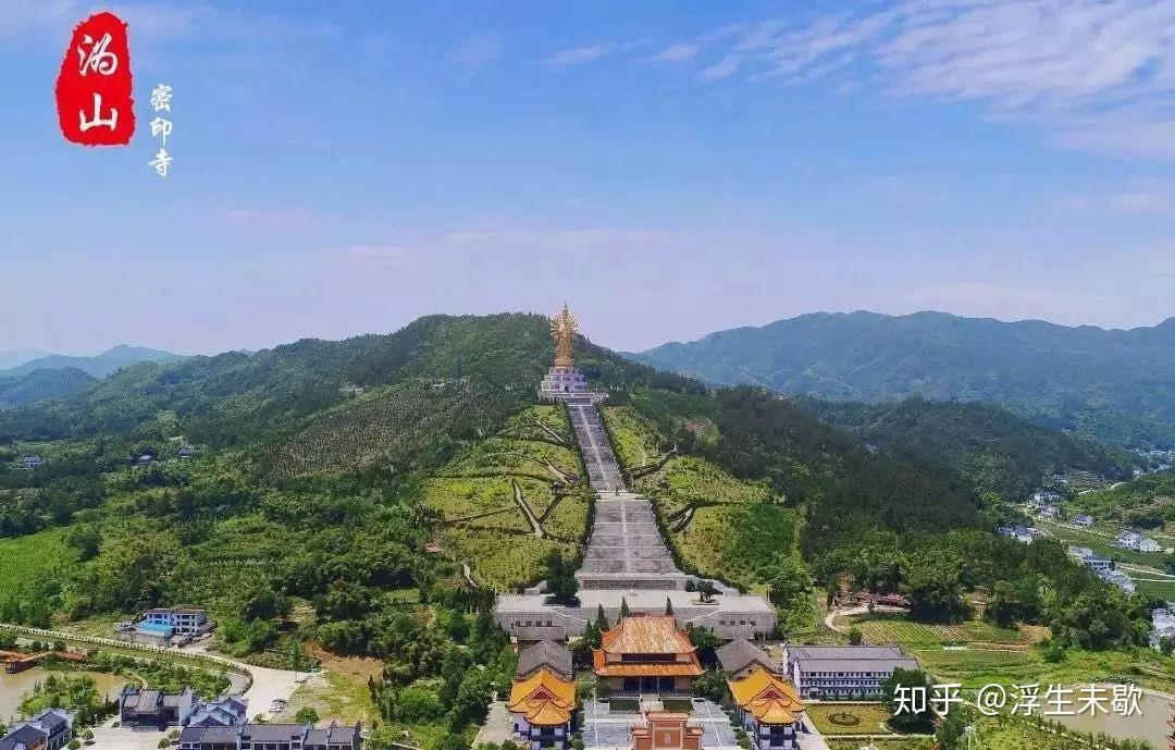 所以正殿又被称为"万佛殿"寺外回心桥,来木井,养生池,仙人献宝龙王井