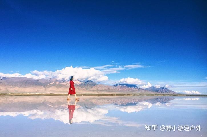 翡翠湖原名大柴旦湖,是一個採礦區遺留下的人工奇蹟