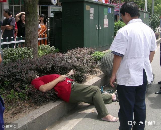 浙中医大二医学生猝死考场保险公司到底该不该赔