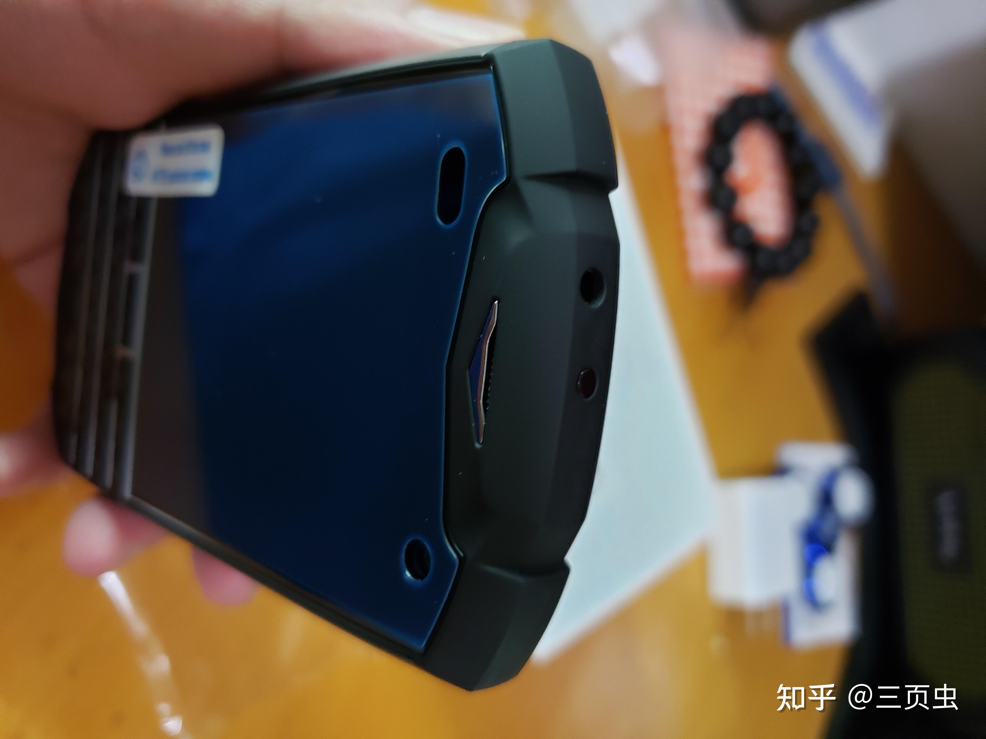 全键盘手机 titan pocket 开箱(原创) - 知乎