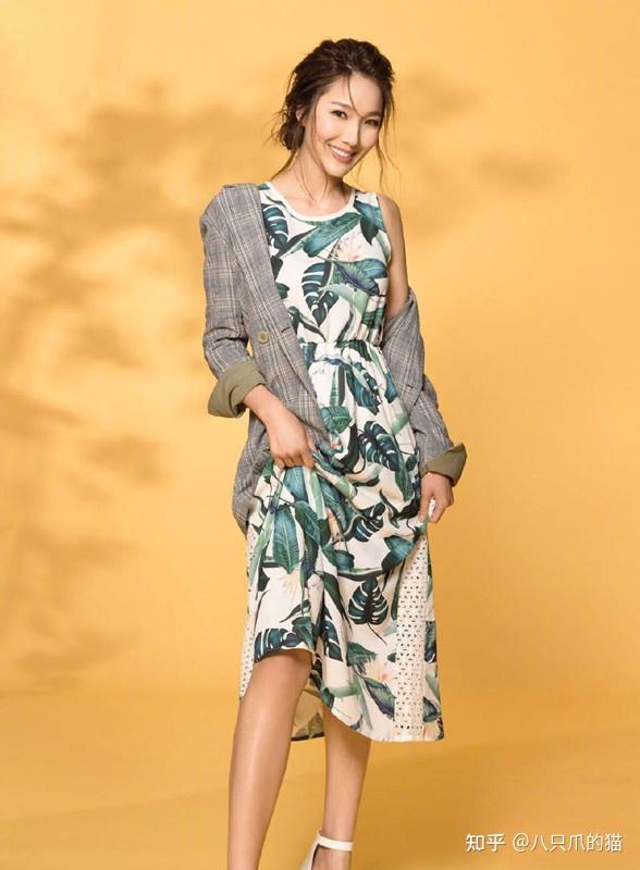 李亚男的穿搭太有韩系范儿浪漫又知性王祖蓝真是有福气