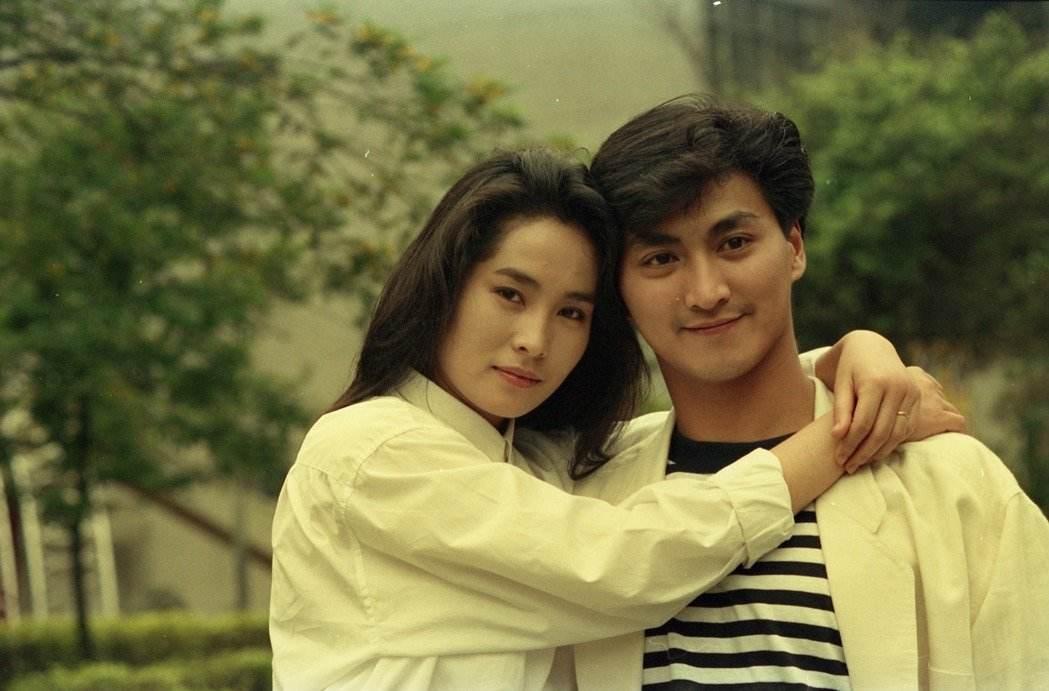 在与高金素梅分手4年后,何家劲与演员李婉华走到了一起.